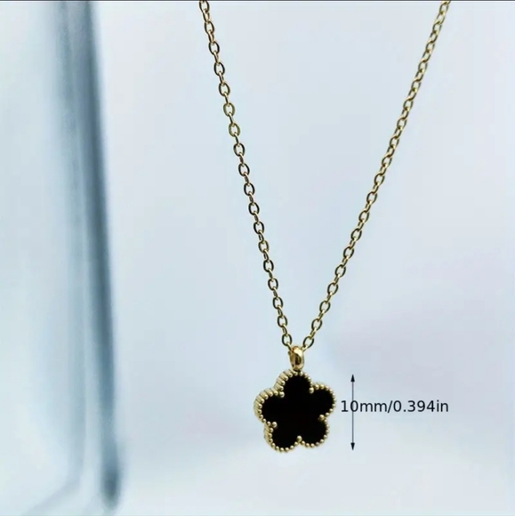 18K Gold Plated Stainless Steel Flower Shell Pendant Necklace. - Picture 3 of 3